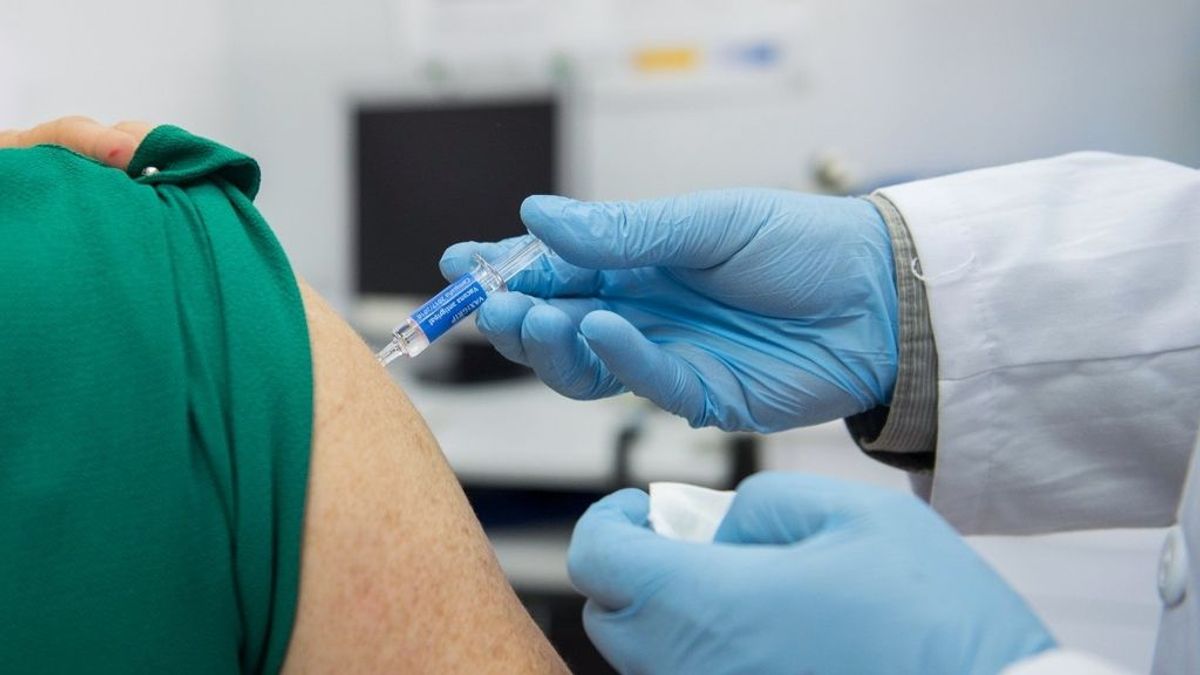 Sí, se puede tener gripe y coronavirus a la vez: un experto nos explica la importancia de la próxima campaña de vacunación