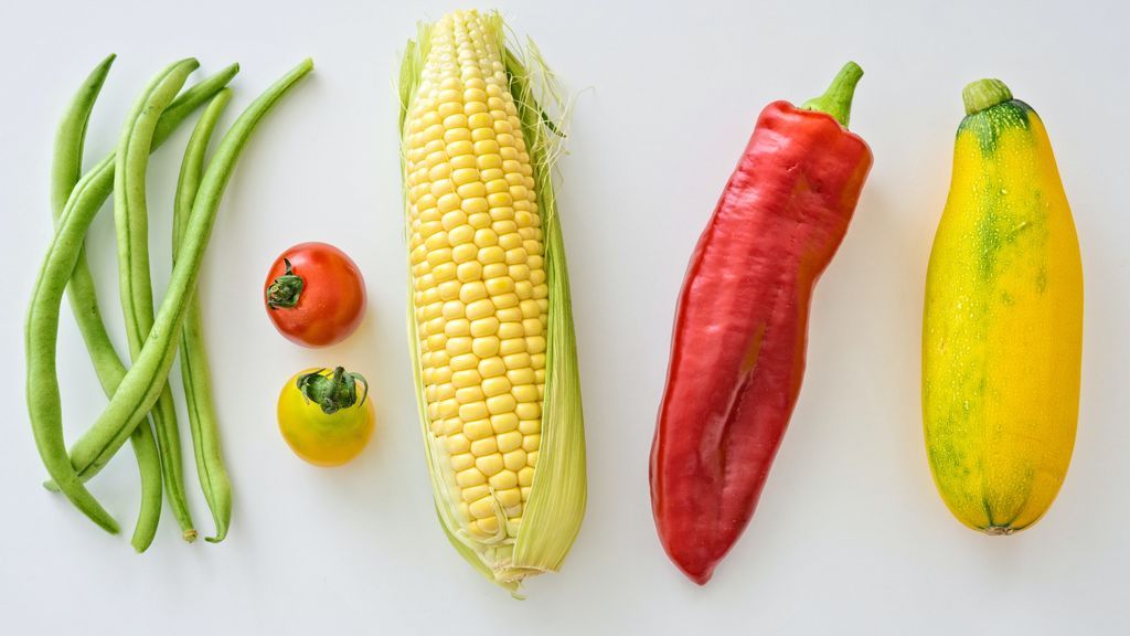 Las frutas y verduras se sitúan en la base de la pirámide