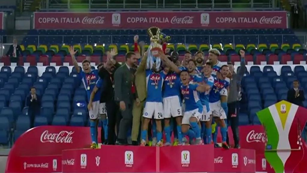 Los jugadores del Nápoles celebrando el título.