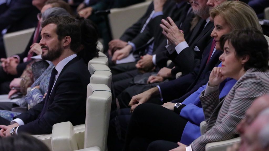 Soraya Sáenz de Santamaría reaparece para reclamar "diálogo profundo y moderación" Soraya Sáenz de Santamaría reaparece para reclamar "diálogo profundo y moderación"