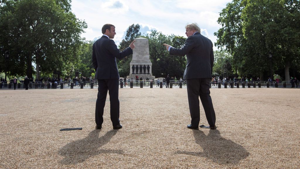 Johnson y Macron, bajo la alargada sombra de Churchill y De Gaulle en tiempos de guerra contra el virus