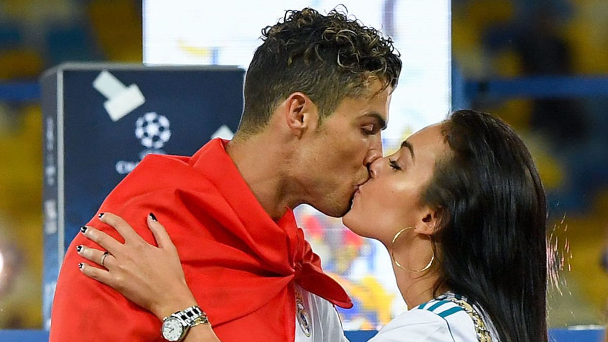 La fiesta de espuma de Cristiano y Georgina en el cumpleaños de su hijo: "Para soñar" La fiesta de espuma de Cristiano y Georgina en el cumpleaños de su hijo: "Para soñar"