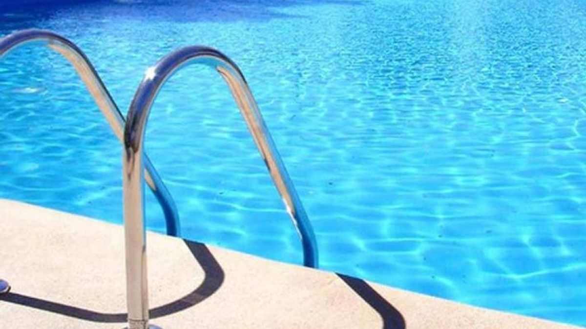 La 'nueva normalidad' en Madrid: piscinas de uso público y recreativo, al 50% de su aforo