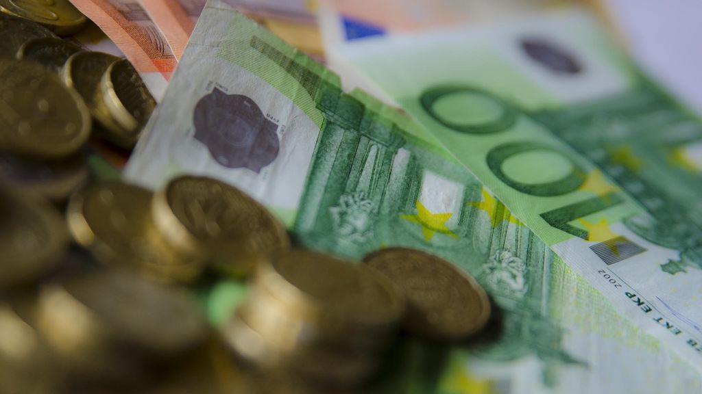 El riesgo de contraer el coronavirus tocando dinero es insignificante, según el BCE