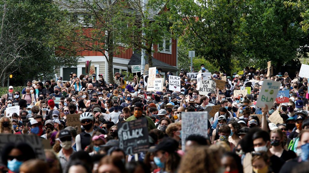 Un muerto y un herido crítico en un tiroteo en la zona de protesta del centro de Seattle Un muerto y un herido crítico en un tiroteo en la zona de protesta del centro de Seattle
