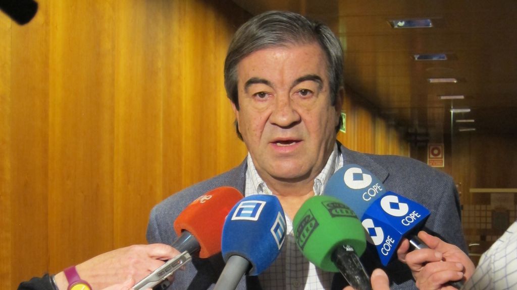 Álvarez-Cascos, denunciado y expulsado de su partido por apropiación indebida Álvarez-Cascos, denunciado y expulsado de su partido por apropiación indebida