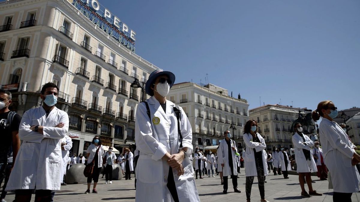 Centenares de profesionales médicos defienden la sanidad pública en España
