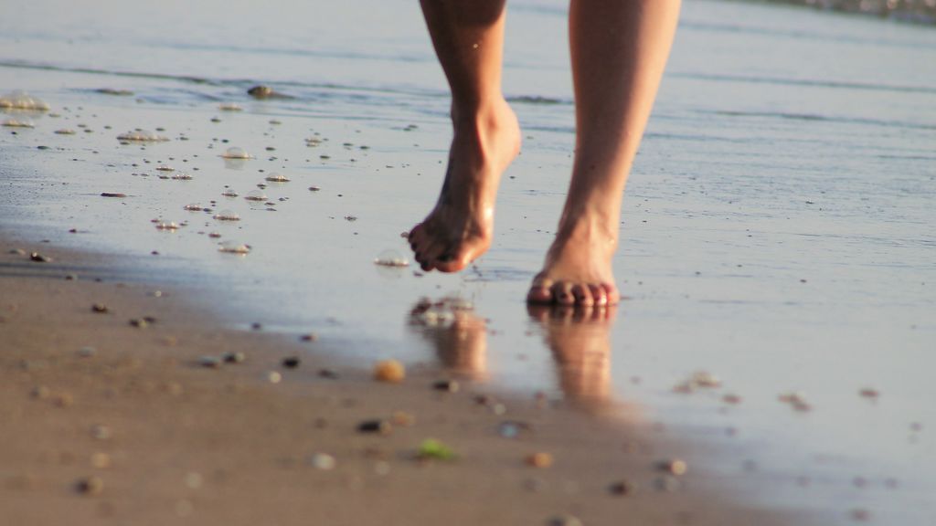 'Earthing': con los pies en la tierra o los beneficios de caminar descalzo