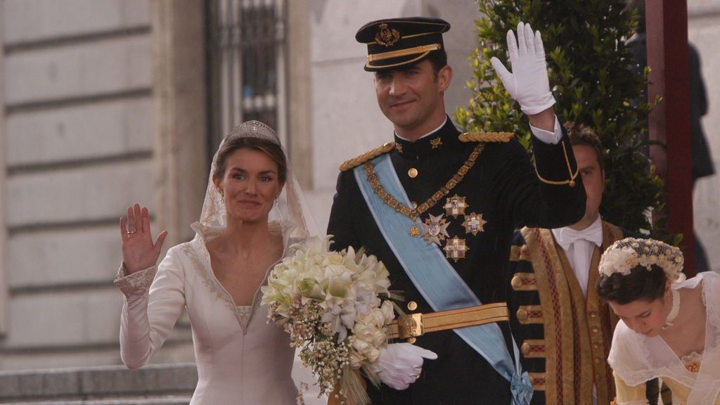 Un empresario, amigo del rey emérito, pago la mitad del viaje de novios que Don Juan Carlos regaló a Felipe y Letizia Un empresario, amigo del rey emérito, pago la mitad del viaje de novios que Don Juan Carlos regaló a Felipe y Letizia