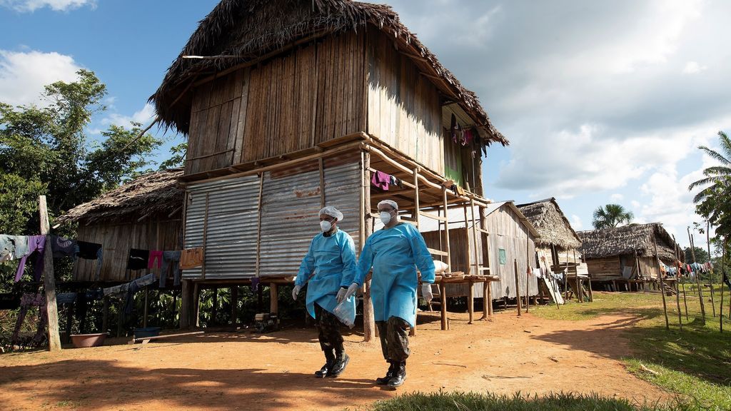 Los indígenas brasileños se adentran en la selva amazónico para escapar del coronavirus Los indígenas brasileños se adentran en la selva amazónico para escapar del coronavirus