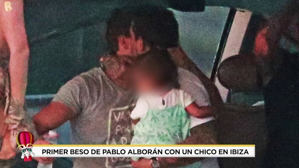 El beso de Alborán con un chico en el 2017