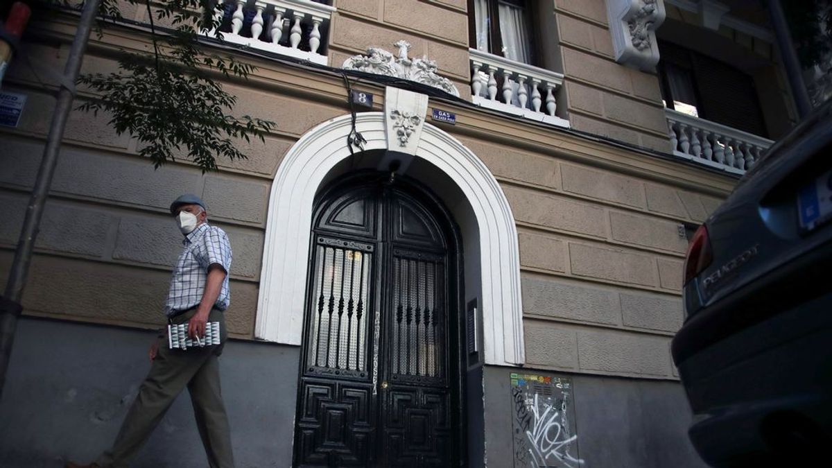 Vecinos del parricida de Madrid lo vieron huir ensangrentado y en calzoncillos tras matar a su padre