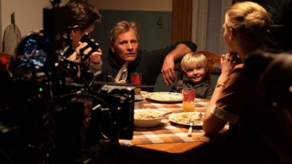 El actor Viggo Mortensen en una escena de su película 'Falling'