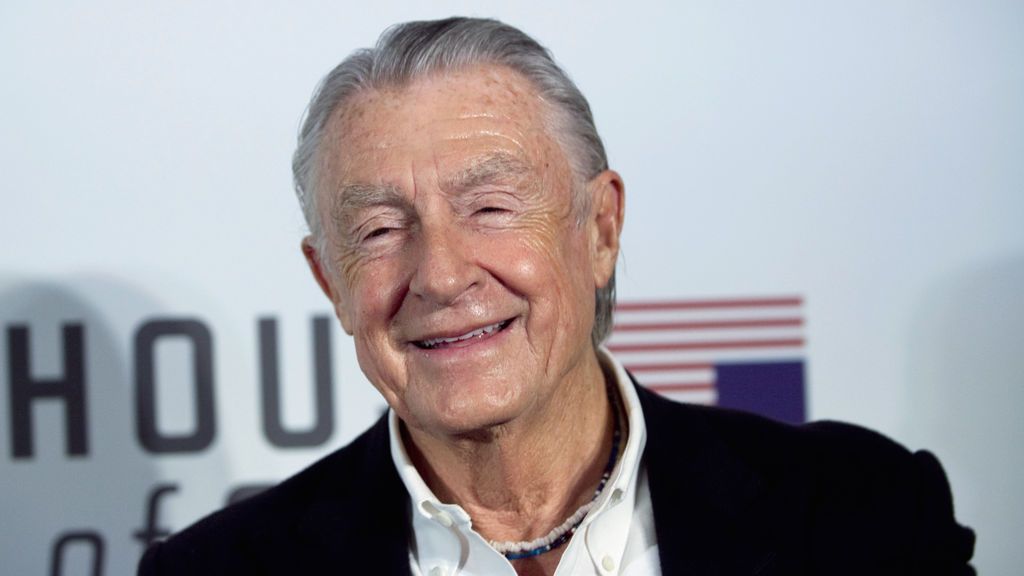 Muere Joel Schumacher, director de taquillazos como 'Un día de furia' o 'Batman Forever' Muere Joel Schumacher, director de taquillazos como 'Un día de furia' o 'Batman Forever'
