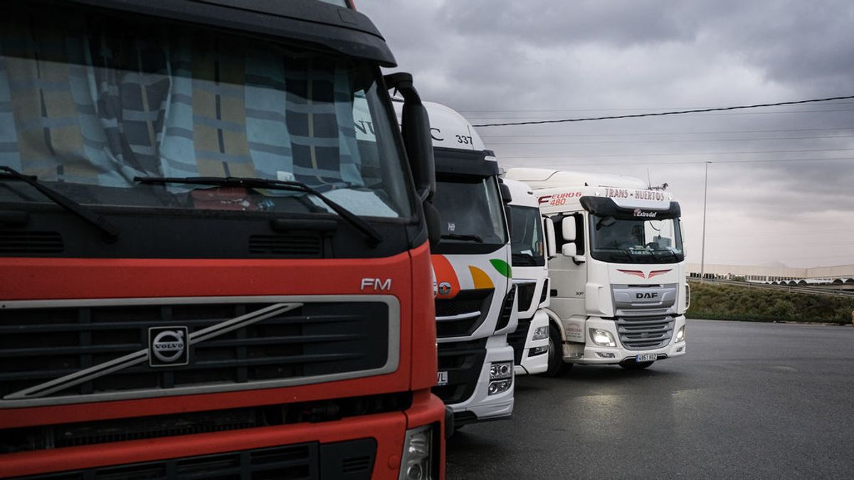 Los camioneros anuncian paros el 27 y 28 de julio para reclamar ayudas del Gobierno Los camioneros anuncian paros el 27 y 28 de julio para reclamar ayudas del Gobierno