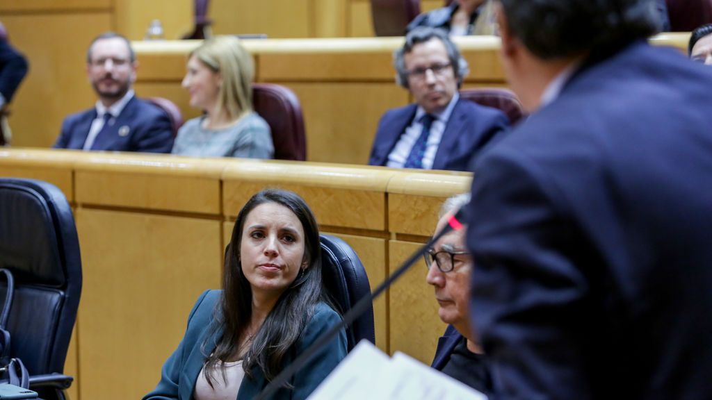 Montero asegura que las protestas frente a su casa son "acoso enmascarado" de la extrema derecha Montero asegura que las protestas frente a su casa son "acoso enmascarado" de la extrema derecha