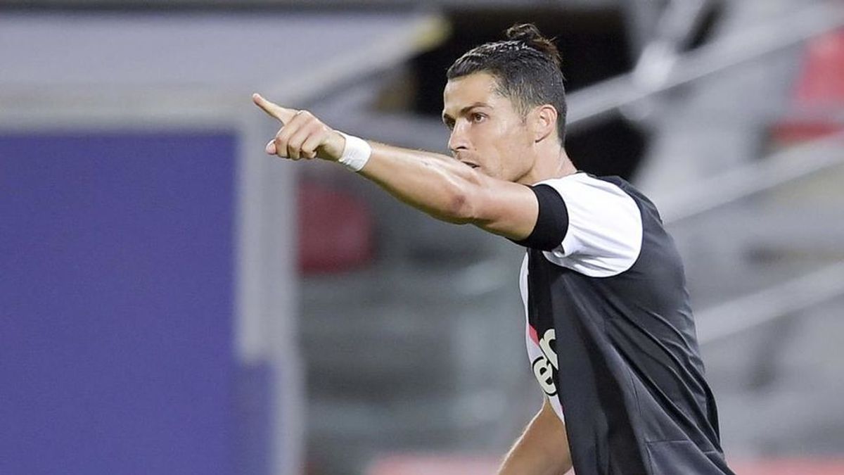 Cristiano vuelve a marcar con la Juventus y pide calma a sus aficionados: "Siempre todos juntos" Cristiano vuelve a marcar con la Juventus y pide calma a sus aficionados: "Siempre todos juntos"