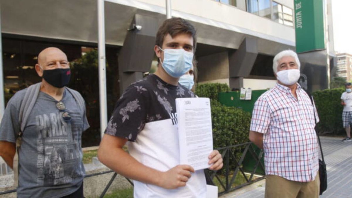 La cruzada de un estudiante de Córdoba contra los crucifijos de su instituto público La cruzada de un estudiante de Córdoba contra los crucifijos de su instituto público