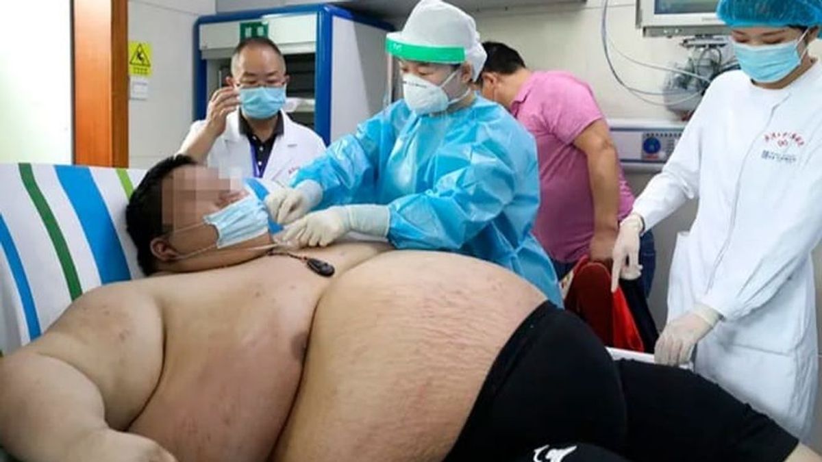 Un hombre con problemas de sobrepeso engorda 112 kilos durante el confinamiento en Wuham