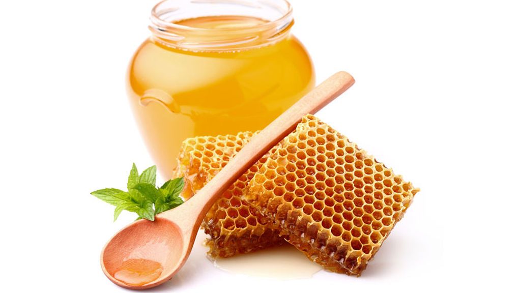 La miel es un gran producto natural que aclarará tu pelo.