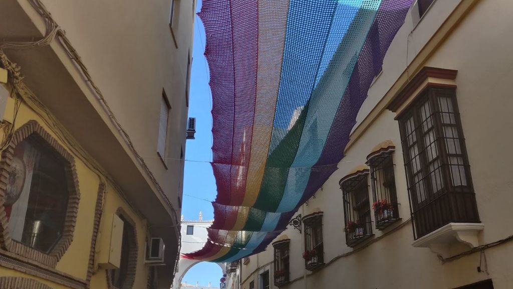 bandera gay hecha con ganchillo