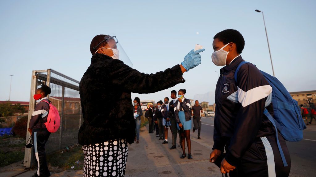 Brote en un internado de Sudáfrica: más de 200 contagios entre alumnos y profesores Brote en un internado de Sudáfrica: más de 200 contagios entre alumnos y profesores