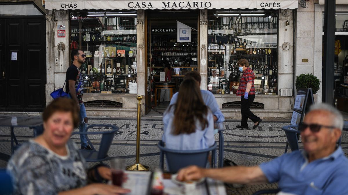 Portugal da otro paso atrás y confina 19 de los 24 distritos de Lisboa y su área metropolitana Portugal da otro paso atrás y confina 19 de los 24 distritos de Lisboa y su área metropolitana