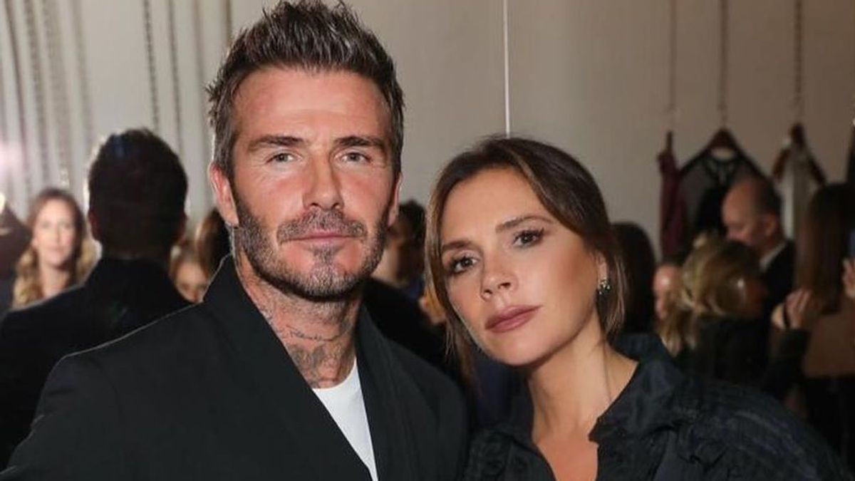 Victoria se ríe del último complemento que ha lucido David Beckham en su paseo de pareja: "Atrevido"