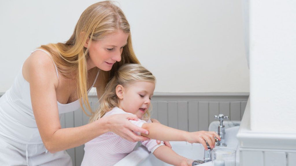 Para prevenir el contagio de lombrices, habrá que lavarse bien las manos y las uñas.
