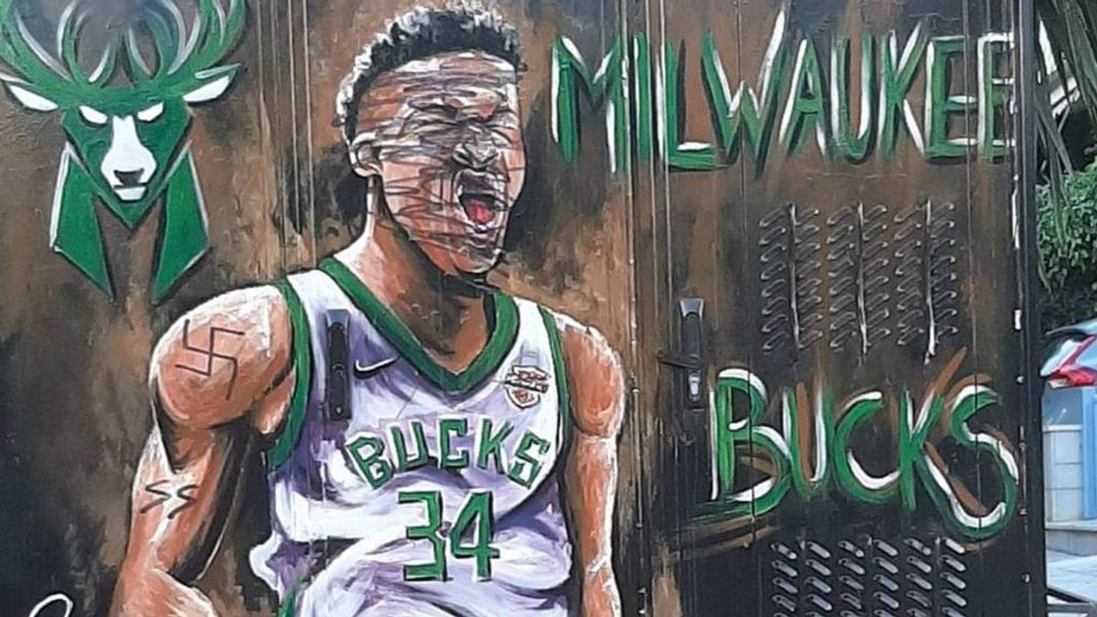 Aparecen pintadas neonazis contra Giannis Antetokounmpo en Grecia: las siglas de las 'SS' y varias esvásticas