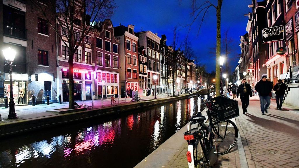Ámsterdam escucha a sus residentes y prohibirá los alquileres turísticos en el centro de la ciudad Ámsterdam escucha a sus residentes y prohibirá los alquileres turísticos en el centro de la ciudad