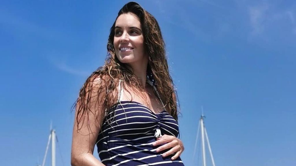 Ona Carbonell presume de tripa practicando sincronizada en la playa durante el embarazo: "Nuestro primer dúo"