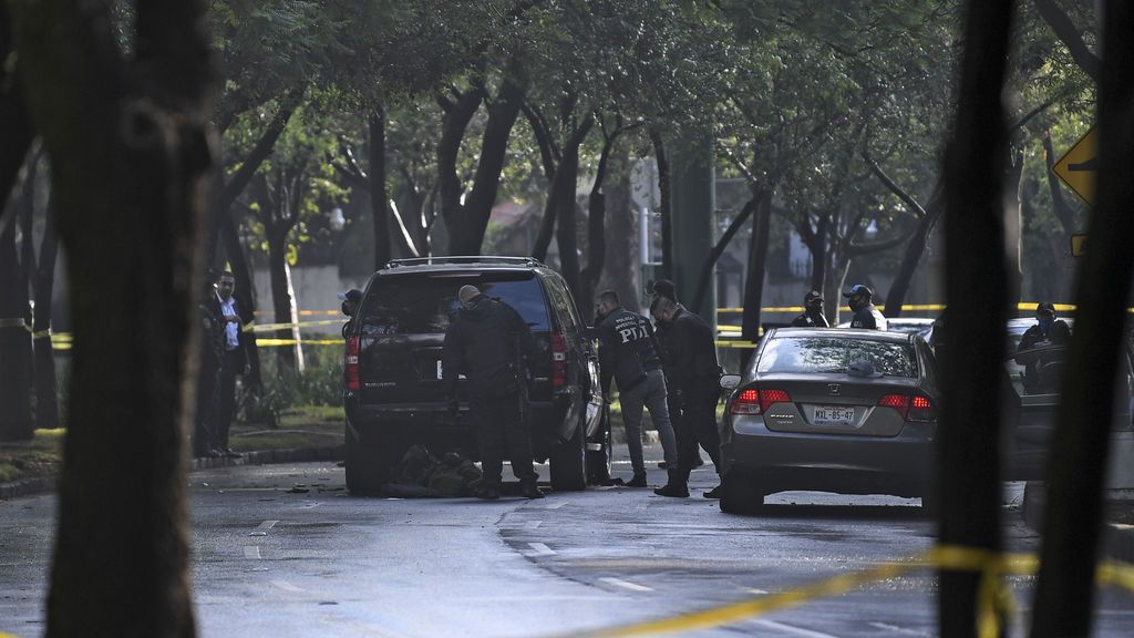 Un ataque fallido contra el jefe de seguridad de la Ciudad de México deja tres muertos Un ataque fallido contra el jefe de seguridad de la Ciudad de México deja tres muertos