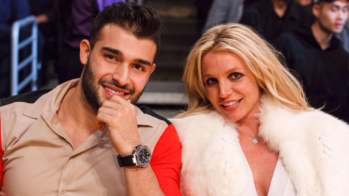 Britney Spears junto a su novio