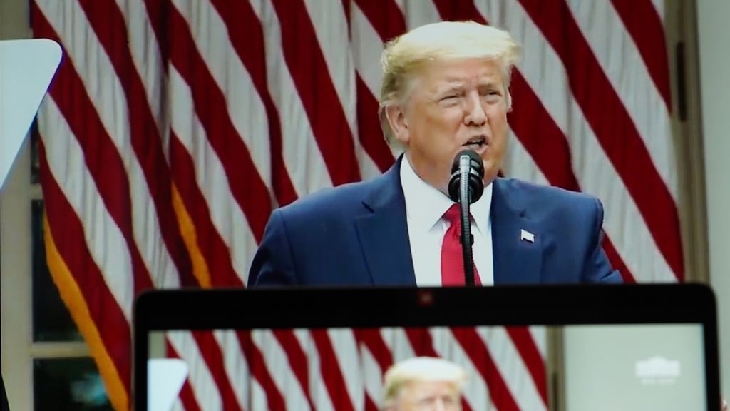 Trump se encierra en una 'burbuja' de medidas sanitarias para evitar contagiarse de coronavrus Trump se encierra en una 'burbuja' de medidas sanitarias para evitar contagiarse de coronavrus