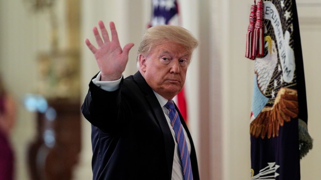 Trump aprueba una orden que castiga la destrucción de estatuas con hasta 10 años de cárcel Trump aprueba una orden que castiga la destrucción de estatuas con hasta 10 años de cárcel