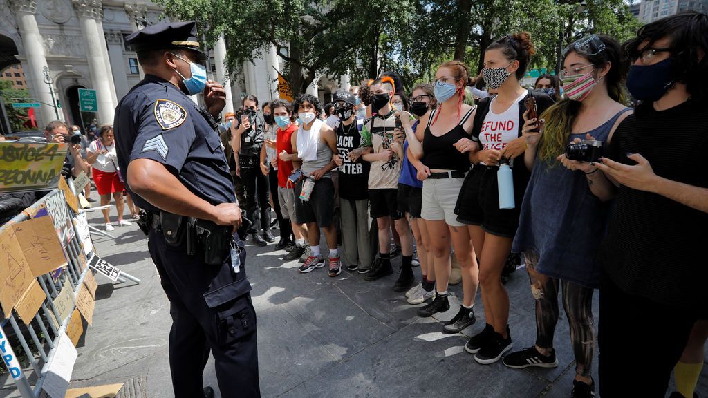 Nueva York podría recortar en mil millones de dólares el presupuesto de la policía Nueva York podría recortar en mil millones de dólares el presupuesto de la policía