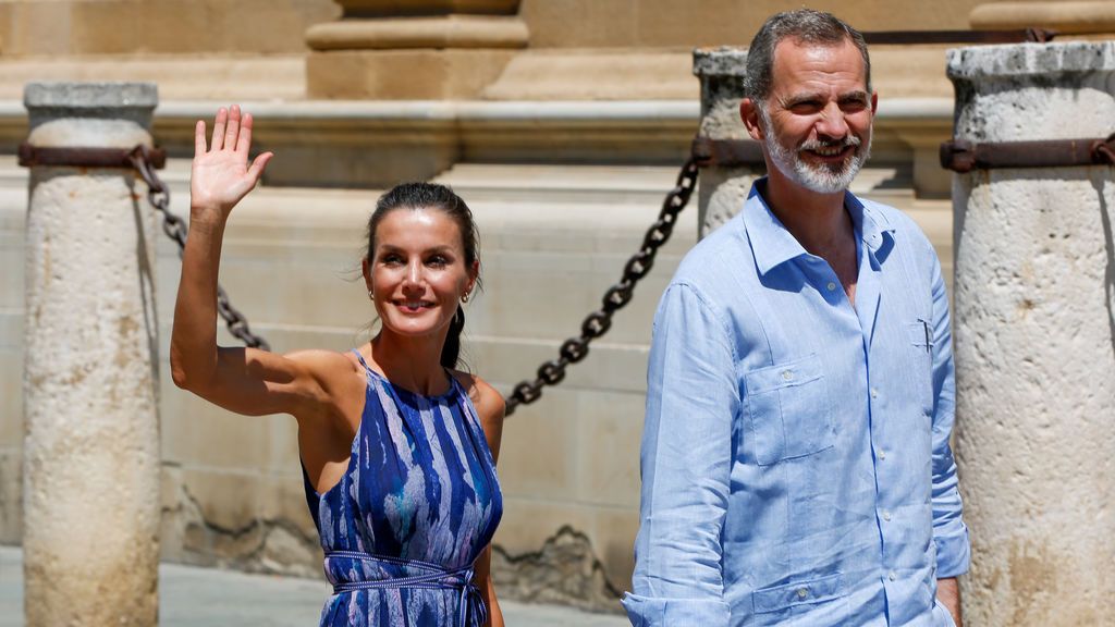 EuropaPress_3212212_reyes_espana_realizan_paseo_catedral_real_alcazar_visita_comunidad_andaluza