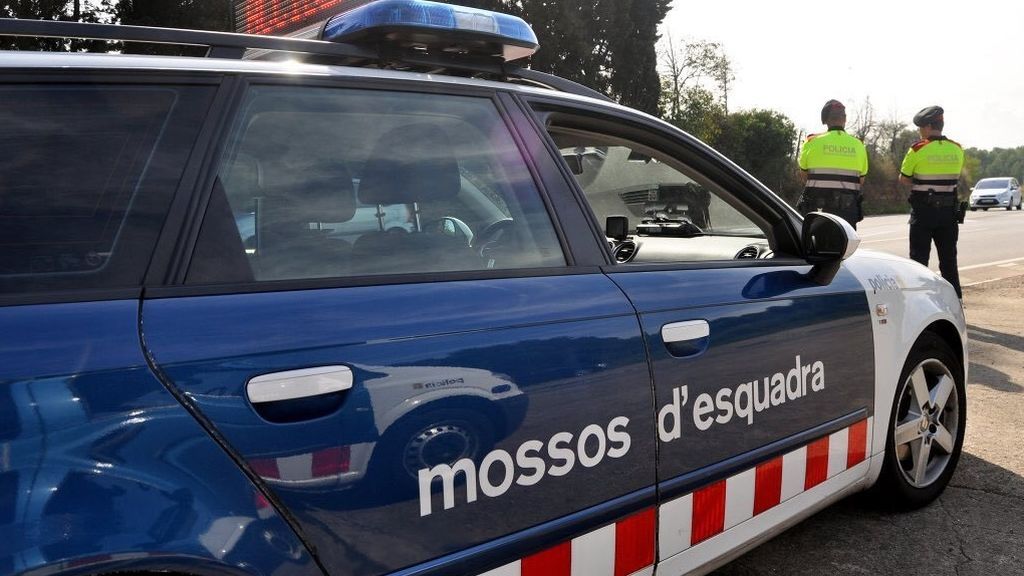 Una mujer y su hija, hospitalizadas tras ser rociadas con salfumán en Sant Feliu de Guixols (Gerona) Una mujer y su hija, hospitalizadas tras ser rociadas con salfumán en Sant Feliu de Guixols (Gerona)