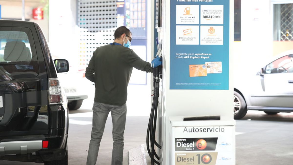 La gasolina y la luz impulsan seis décimas el IPC en junio, hasta el -0,3% La gasolina y la luz impulsan seis décimas el IPC en junio, hasta el -0,3%