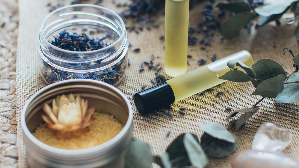 Comparte cosméticos con tu perro: todos los usos del aceite de árbol de té