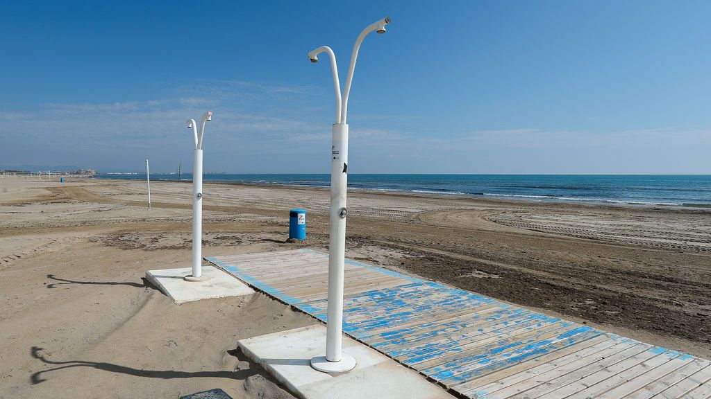 Playa de la Malvarrosa, en Valencia, durante el estado de alarma Playa de la Malvarrosa, en Valencia, durante el estado de alarma