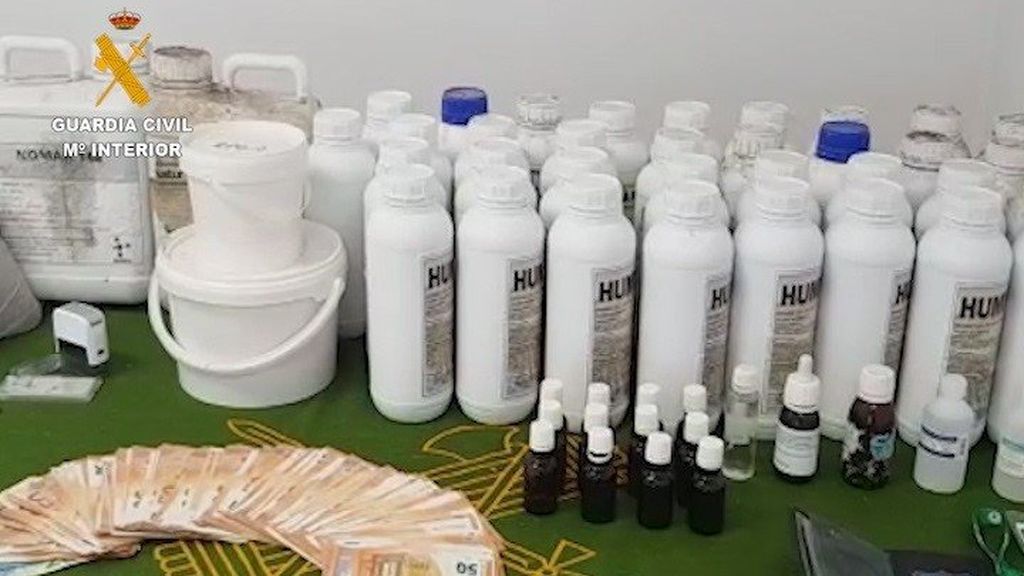 Desmantelado un laboratorio que fabricaba falsos medicamentos contra el cáncer con fertilizantes agrícolas Desmantelado un laboratorio que fabricaba falsos medicamentos contra el cáncer con fertilizantes agrícolas