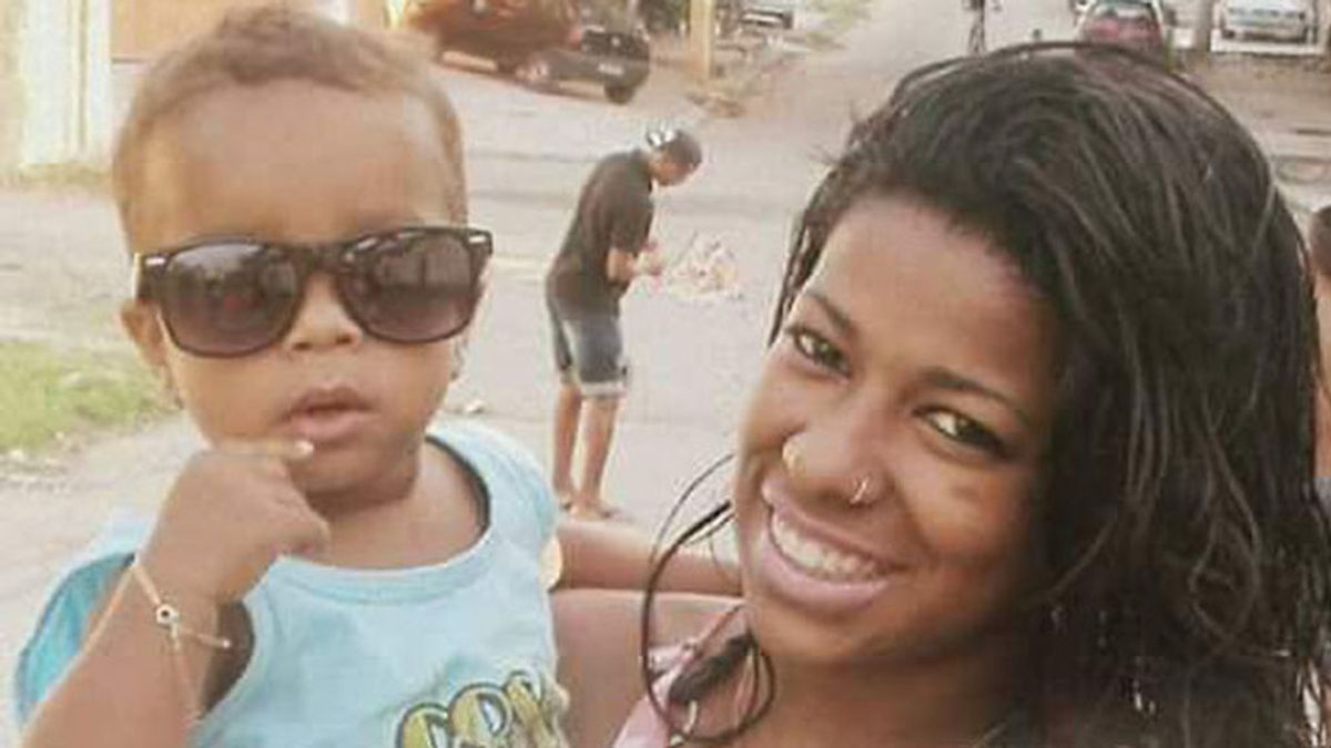 Matan a un niño de 7 años con una bala perdida en la puerta de su casa de Río de Janeiro
