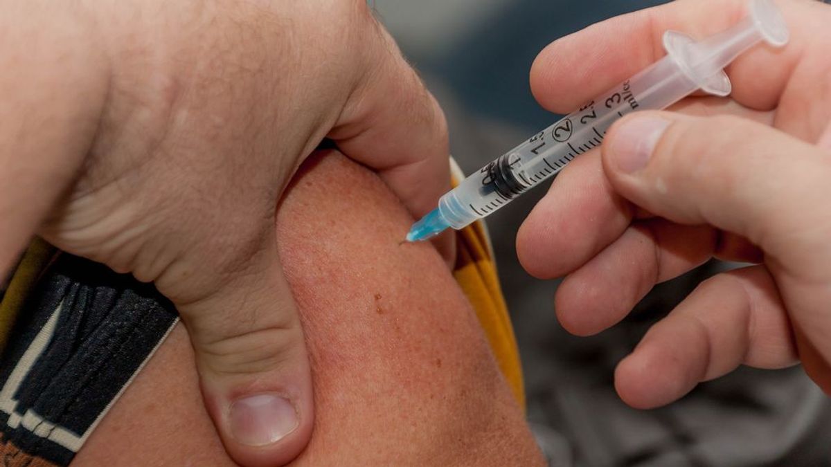 Acusan de falta de profesionalidad a los autores de un estudio que relaciona la vacuna de la gripe con el coronavirus