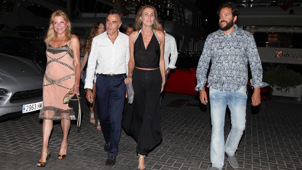 Carmen Cervera y Borja Thyssen junto a Manolo Segura y su mujer