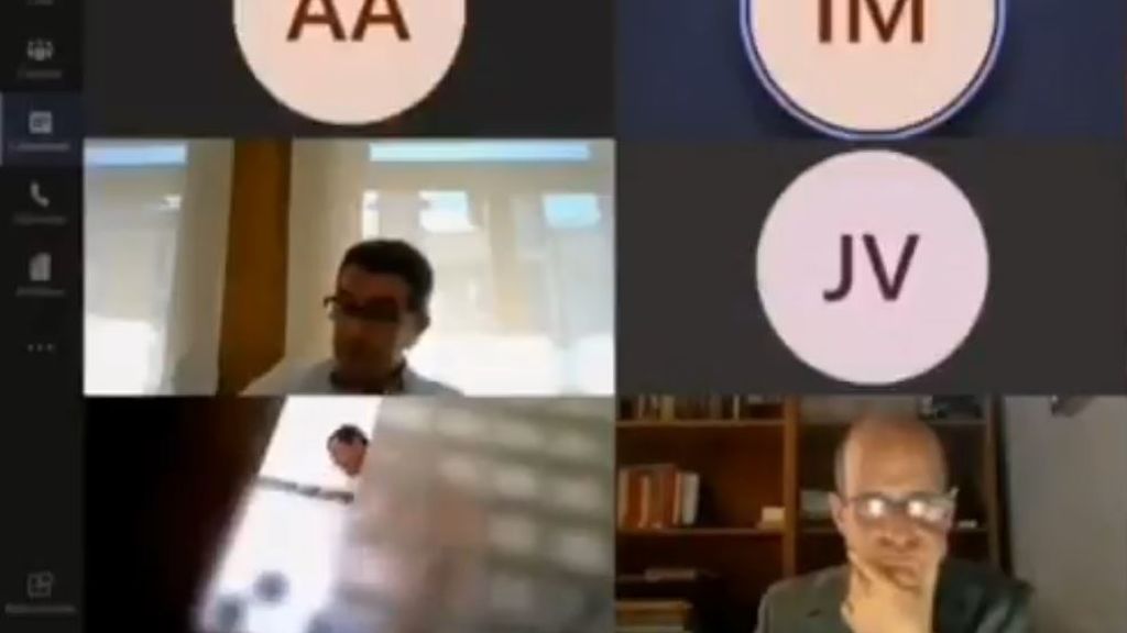 Un concejal de Torrelavieja no apaga la cámara y aparece duchándose en un pleno virtual Un concejal de Torrelavieja no apaga la cámara y aparece duchándose en un pleno virtual