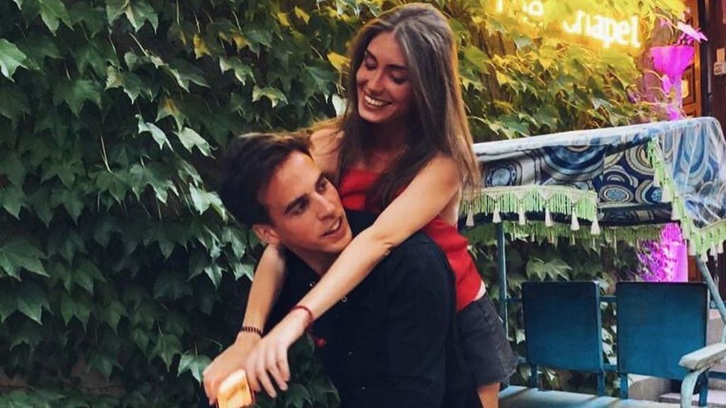 Gonzalo Caballero junto a su nueva pareja