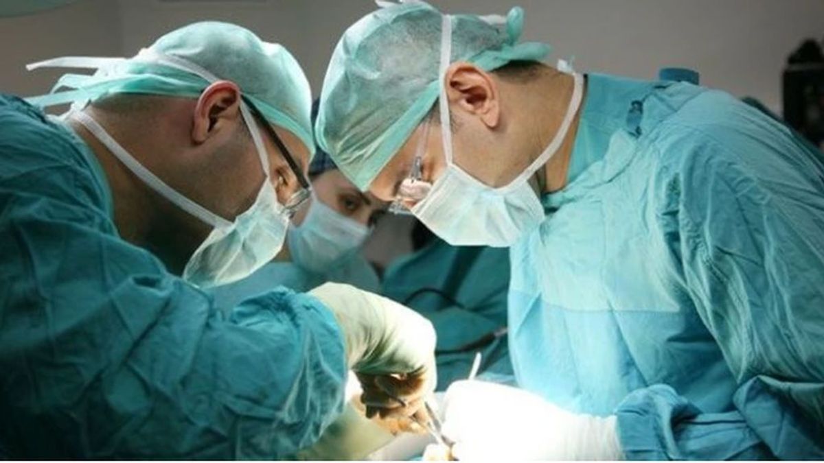 Cirujanos logran colocar un pene 24 horas después de ser cortado y baten un récord