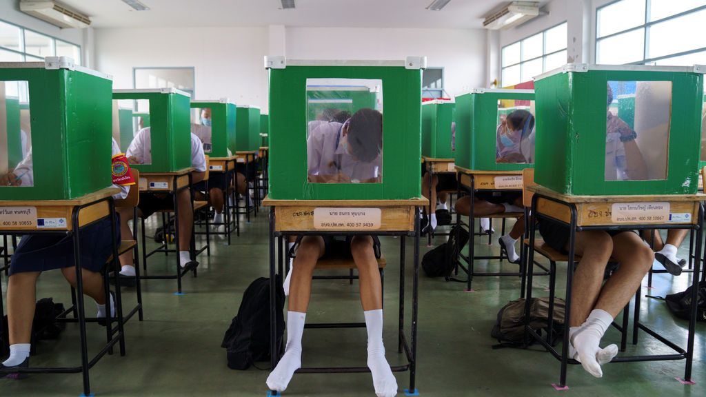 Tailandia vuelve al cole con medidas extraordinarias de protección Tailandia vuelve al cole con medidas extraordinarias de protección